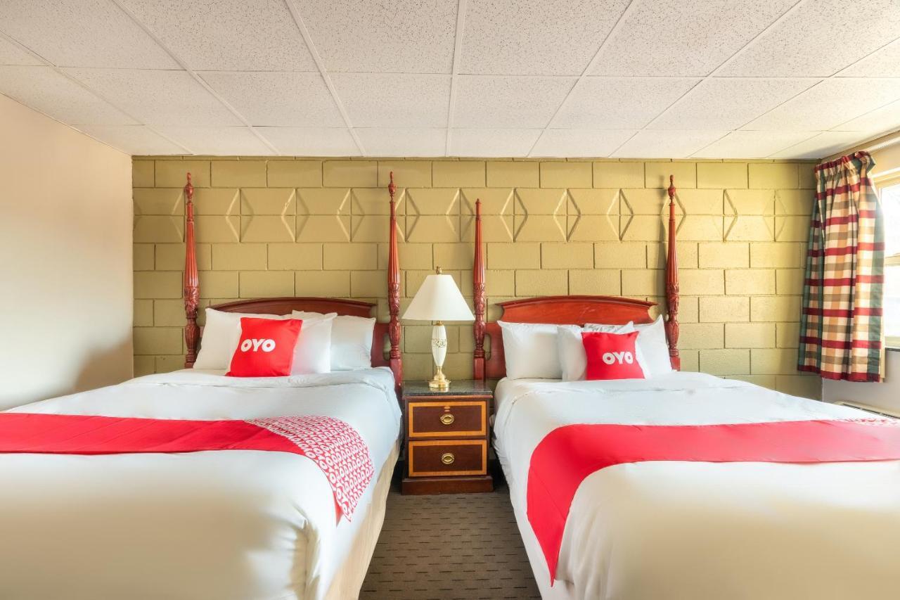 Oyo Hotel Malden Ma Broadway Экстерьер фото