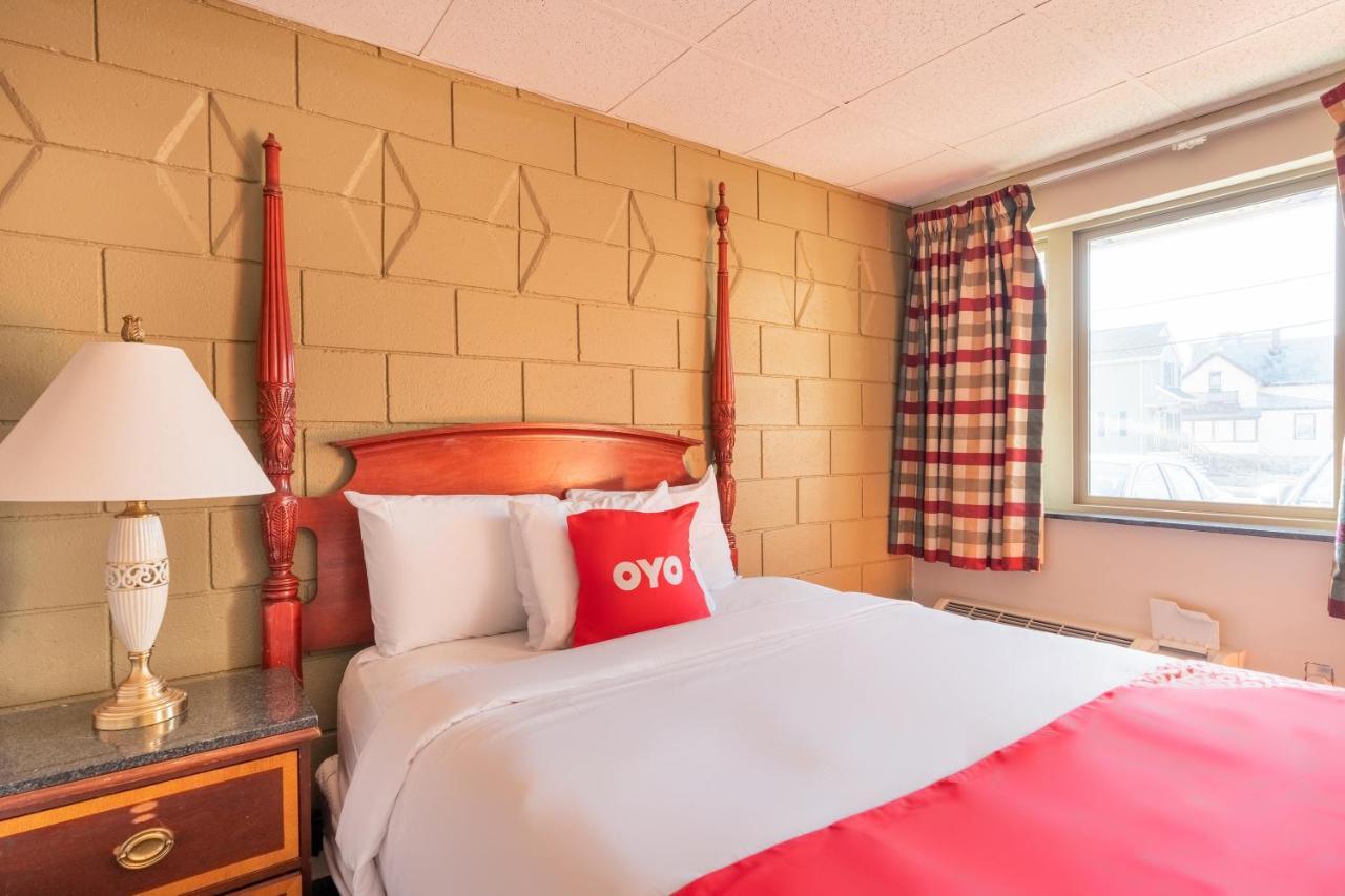 Oyo Hotel Malden Ma Broadway Экстерьер фото