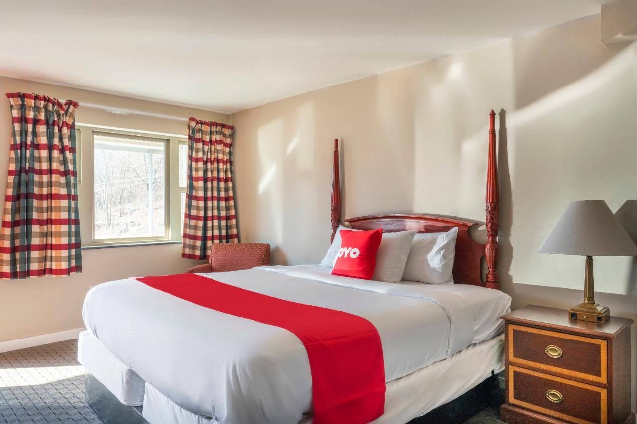 Oyo Hotel Malden Ma Broadway Экстерьер фото